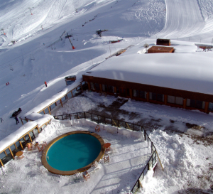アンデス山脈・スキー場の屋外温水プール