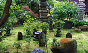 鎌倉・円覚寺境内の石仏、五輪塔