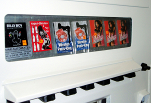 ドイツ・アウトバーン・SAトイレの＊＊の自動販売機